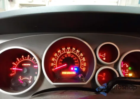 2010 Toyota Tundra Grade 5.7L V8 z USA, uszkodzony, nr VIN 5TFUY5F12AX118227